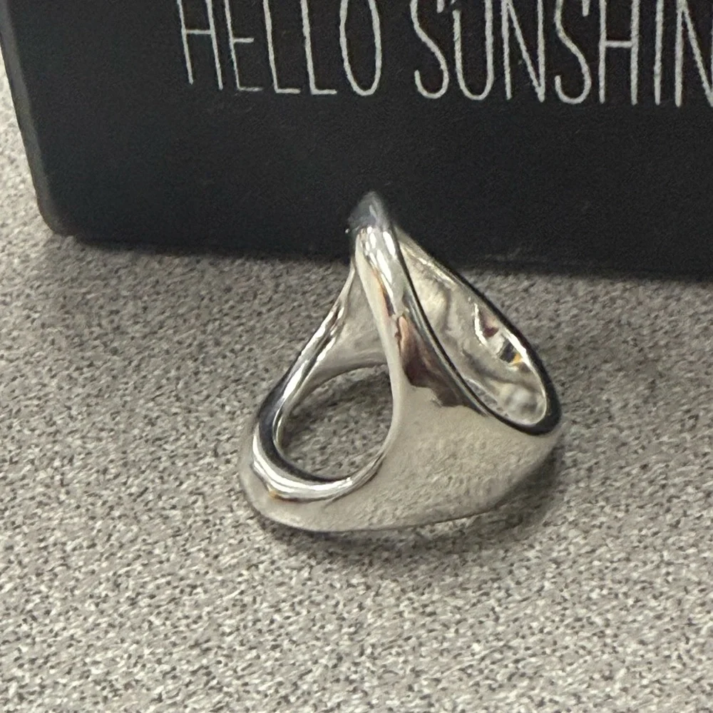 Sterling silver-plated ring with large central oval